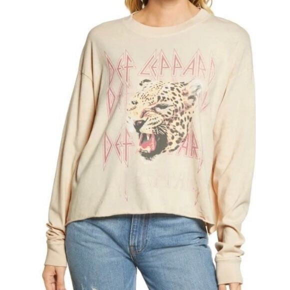 Daydreamer Def Leppard Graphic Long Sleeve Cropped Tee Size Medium Casual Band - Picture 1 of 10